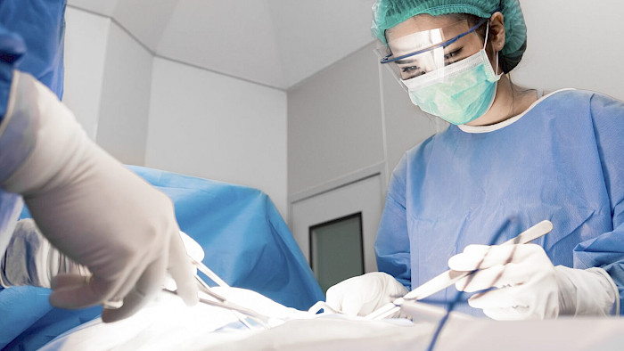 Thyroid surgery (endocrine surgery) | Swiss Medical Network
